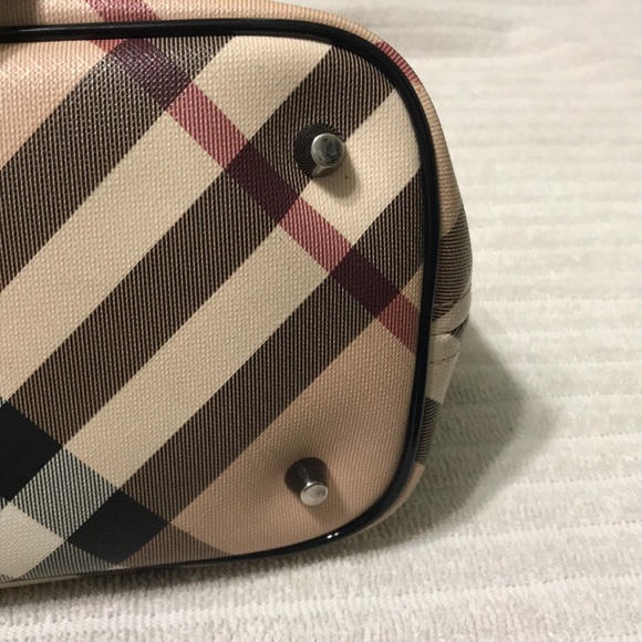 woman’s Burberry Classic Tote Handbag - Picture 3 of 11